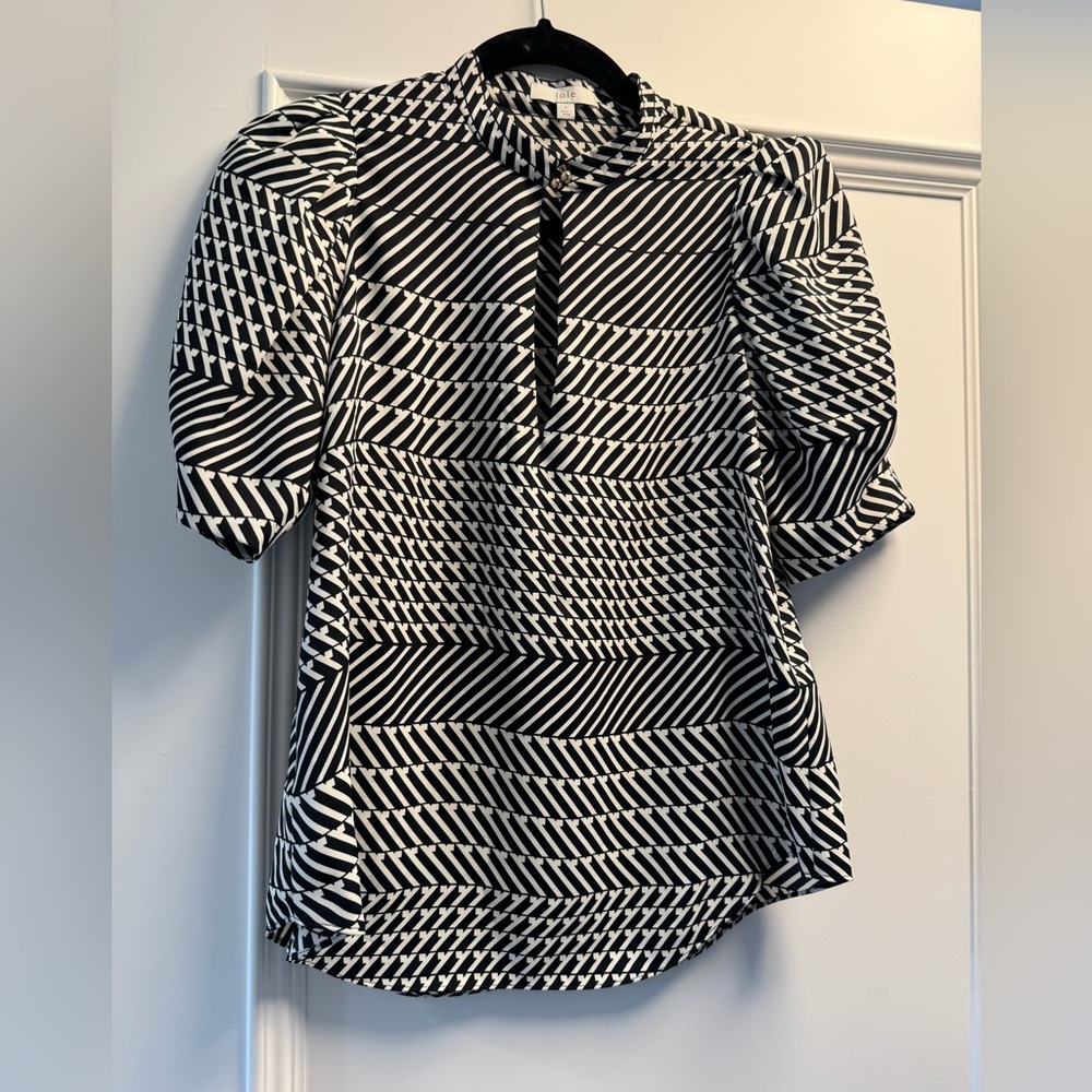 Joie short sleeve top size small